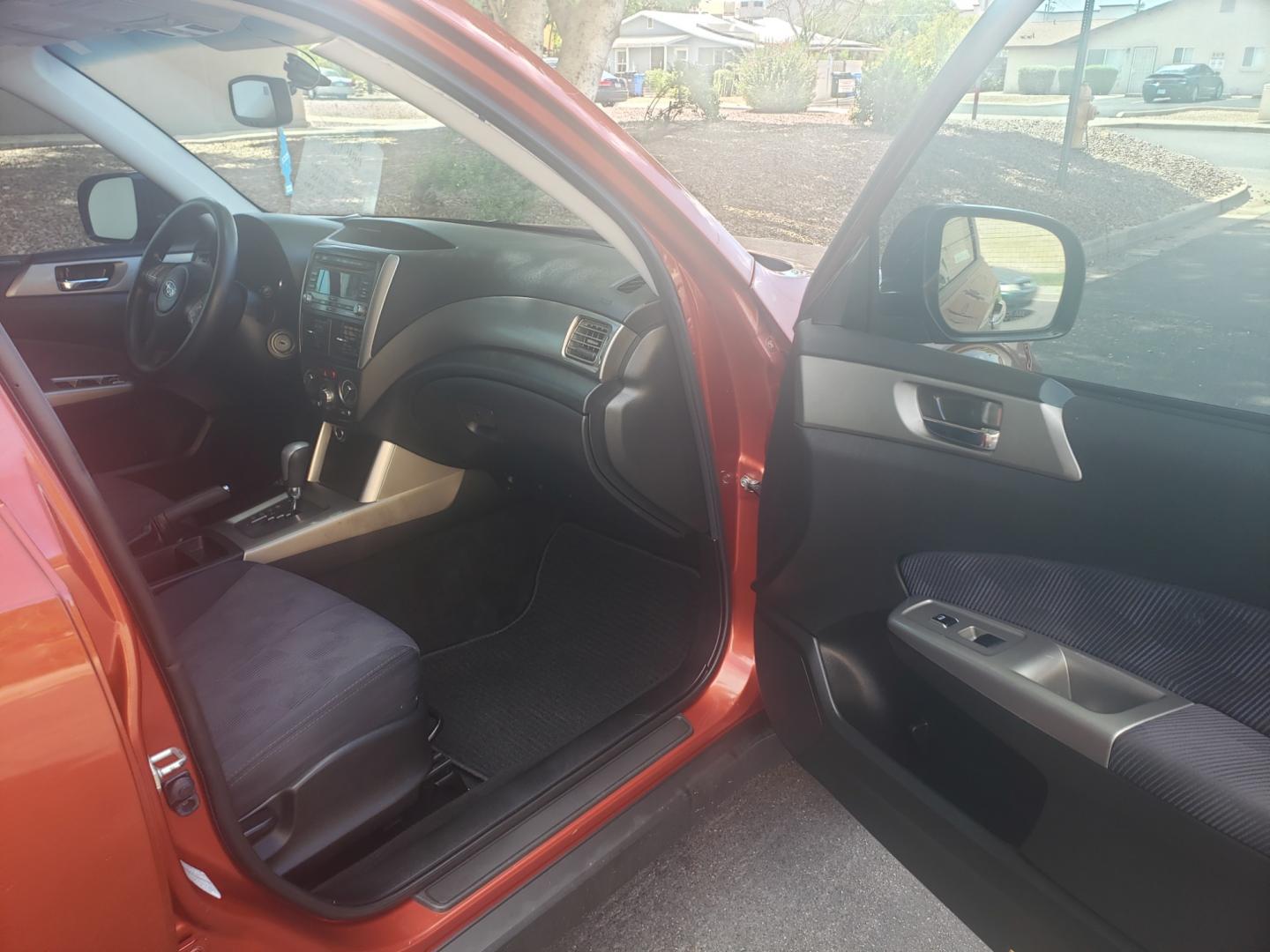 2010 /gray and black Subaru Forester 2.5X Premium (JF2SH6CC4AH) with an 2.5L L4 DOHC 16V engine, 4-Speed Automatic transmission, located at 323 E Dunlap Ave., Phoenix, AZ, 85020, (602) 331-9000, 33.567677, -112.069000 - 2010 Subaru Forester,...... EXCELLENT condition, A Real Must See!! No accidents, Power everything, Ice cold ac, Stereo/CD player, Satellite capable, phone sync, blue tooth, Sunroof, Clean Black and Gray interior with Black leather seats in near perfect condition, power windows, power door locks, Gor - Photo#12